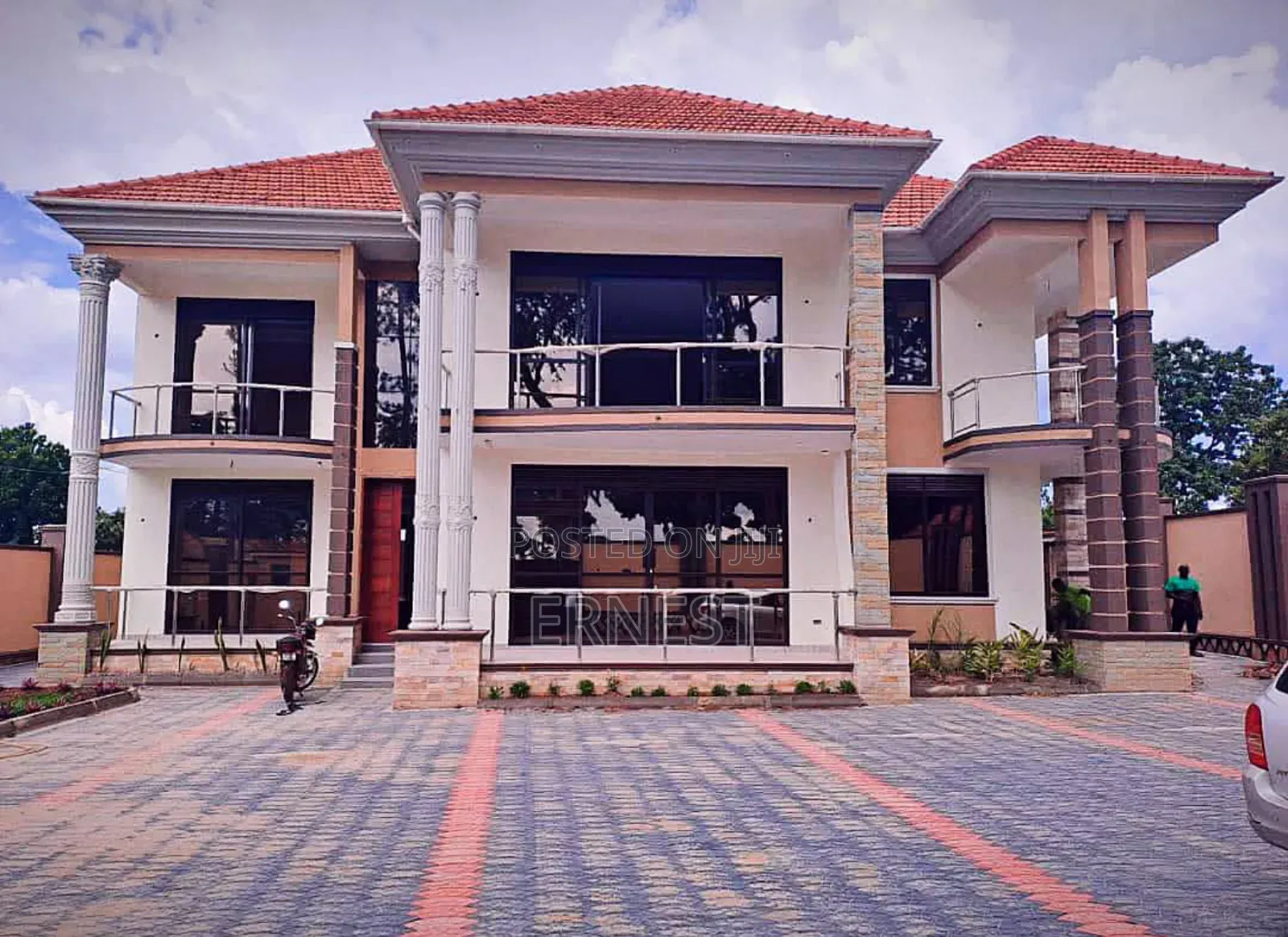 7bdrm Maisonette in Kira for sale
