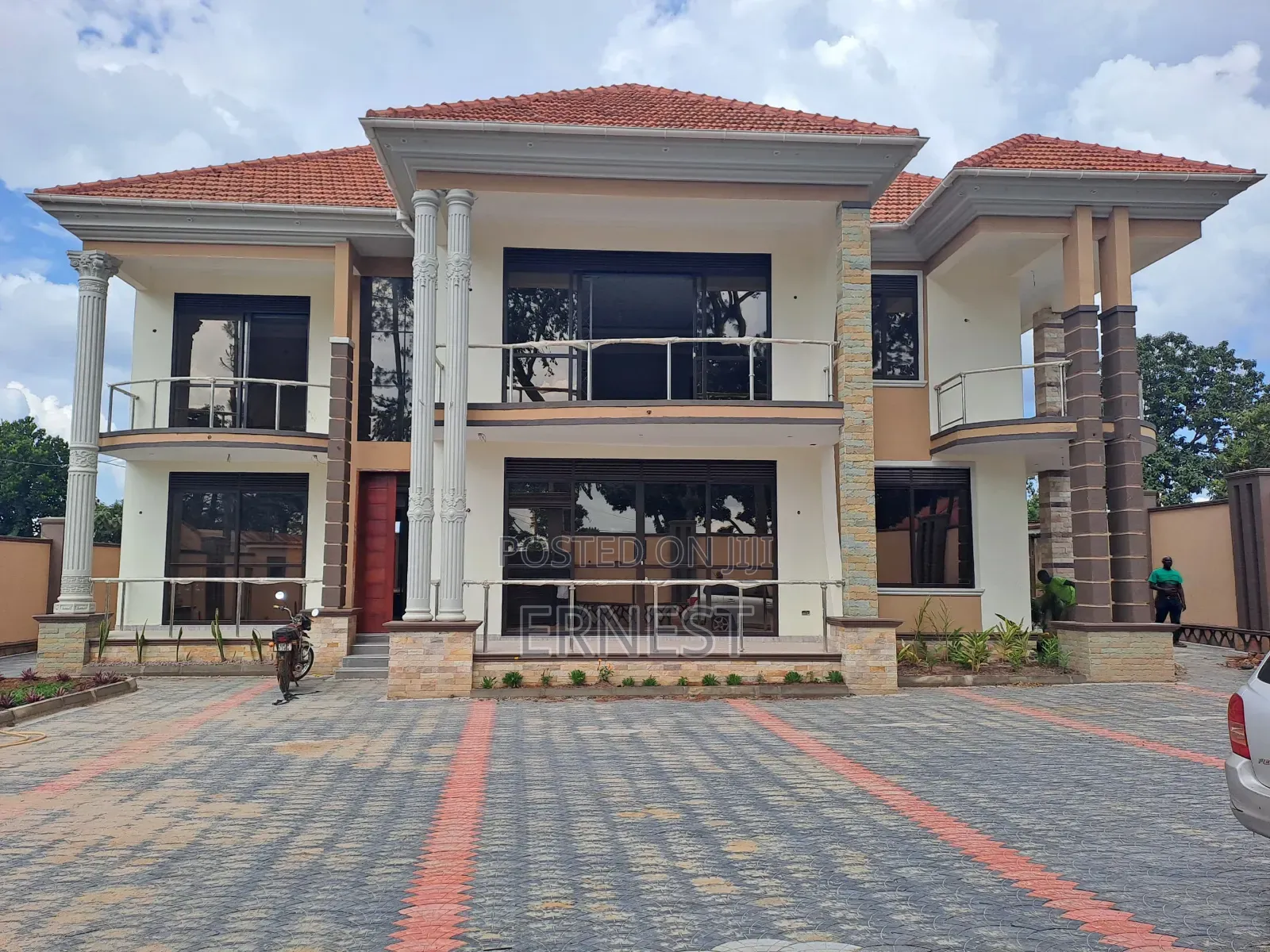 7bdrm Maisonette in Kira for sale