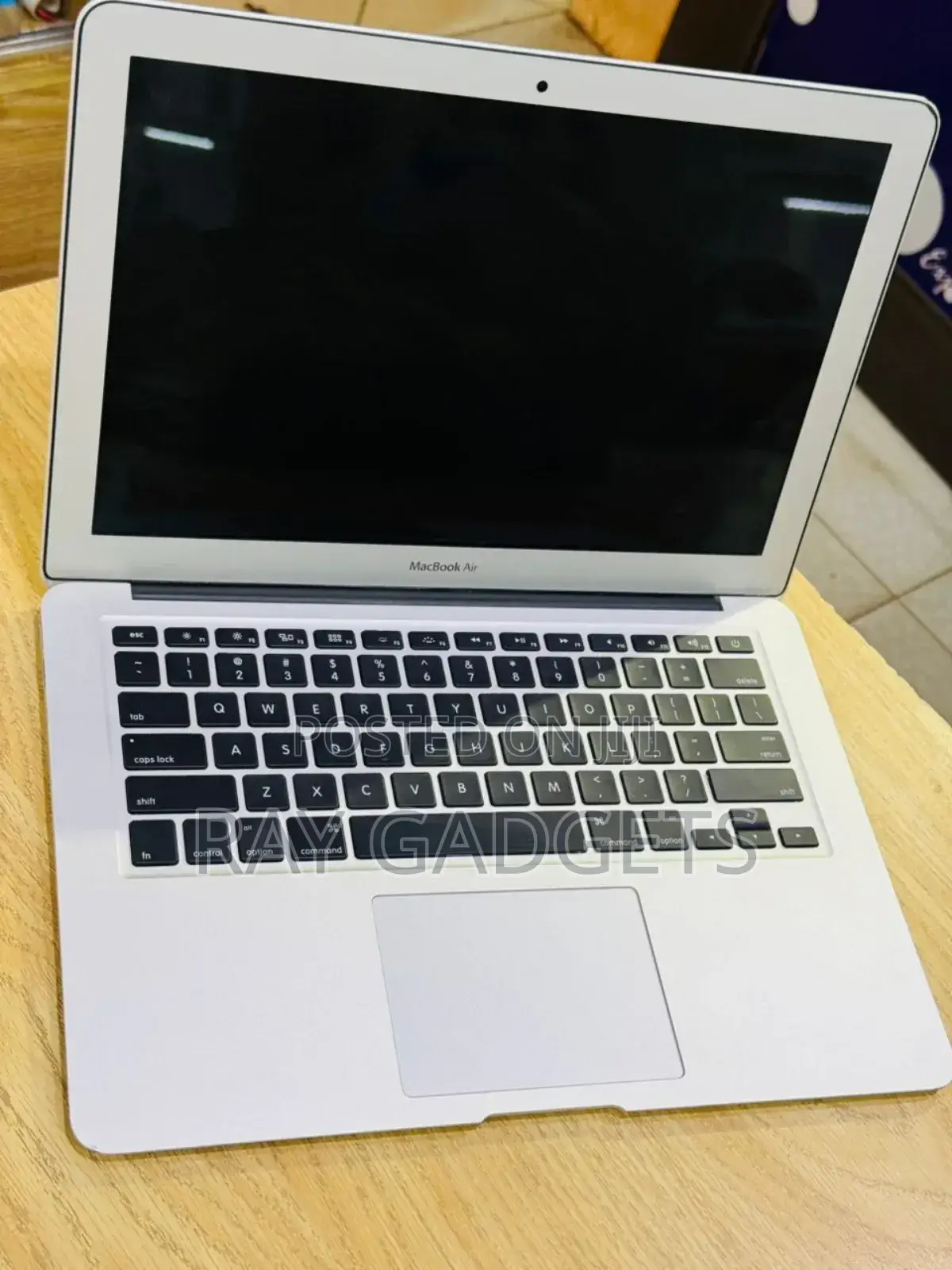 New Laptop Apple MacBook Pro 2017 16GB Intel Core I7 SSD 512GB
