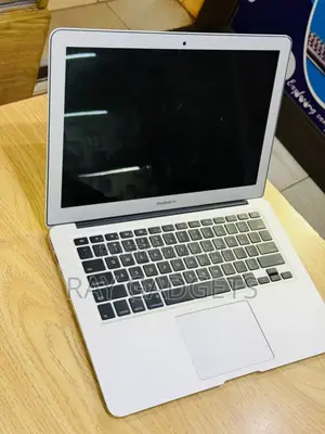 New Laptop Apple MacBook Pro 2017 16GB Intel Core I7 SSD 512GB
