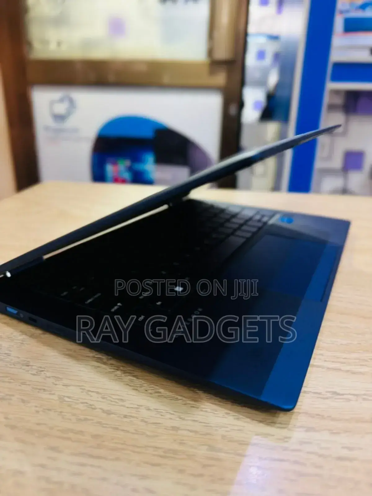 New Laptop HP Dragonfly Folio 16GB Intel Core I5 SSD 512GB