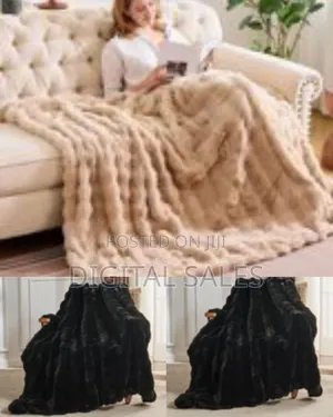 Luxurious Ribbed Faux Fur Throw Blanket (100 X 160cm)