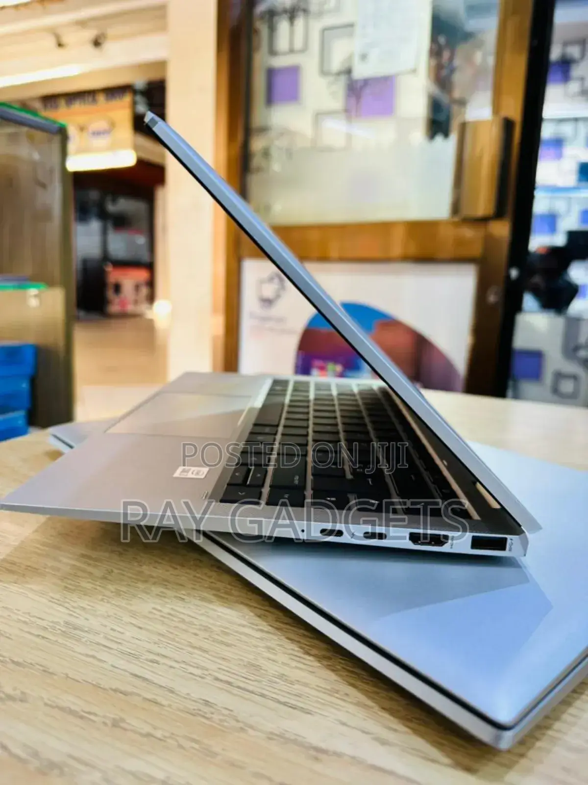 New Laptop HP Elite Dragonfly X360 8th Gen 8GB Intel Core I7 SSD 256GB
