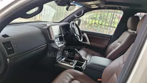 Toyota Land Cruiser 4.6 V8 ZX 2017 White