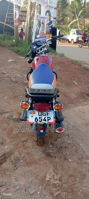 Bajaj Boxer 125 2024 Red