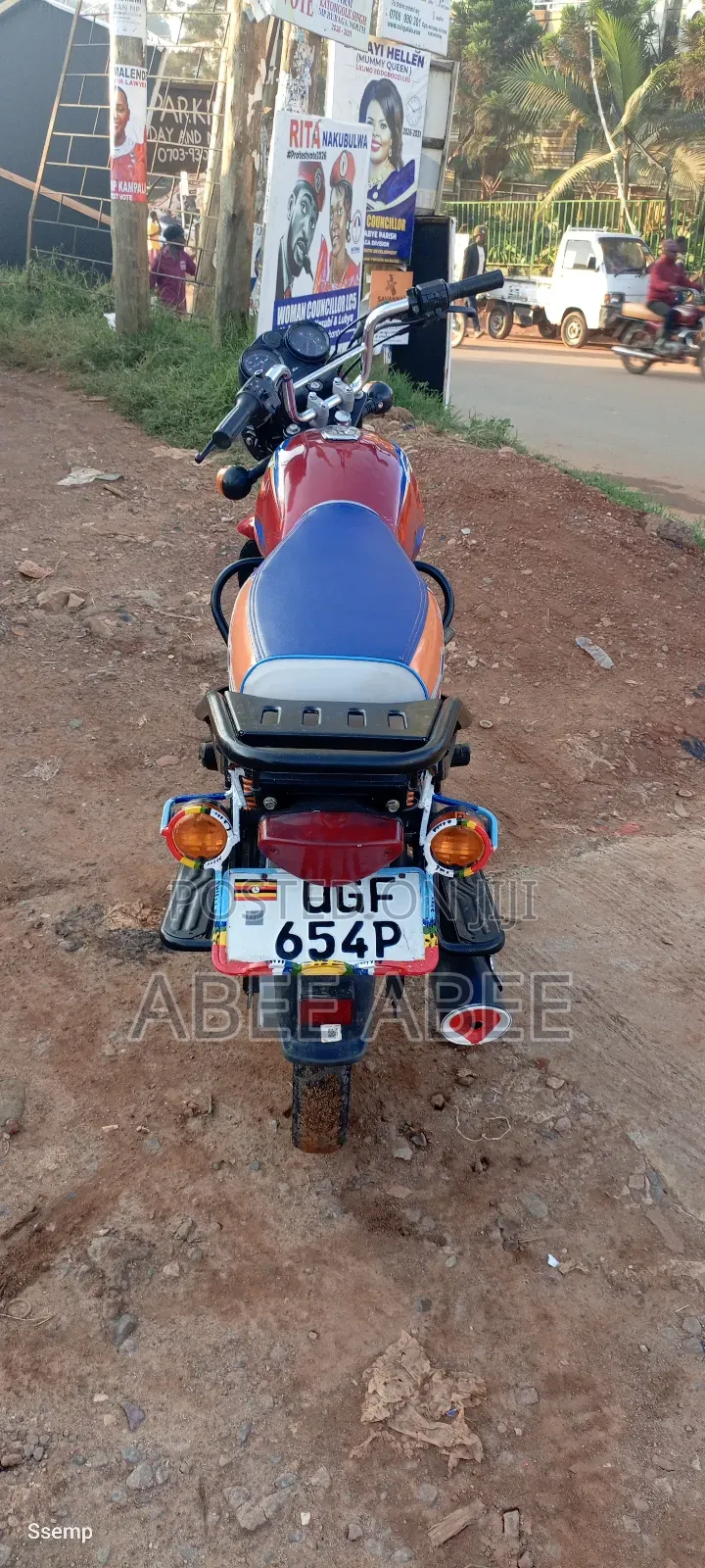 Bajaj Boxer 125 2024 Red