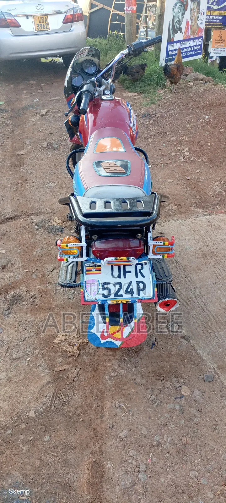 Bajaj Boxer 125 2024 Red