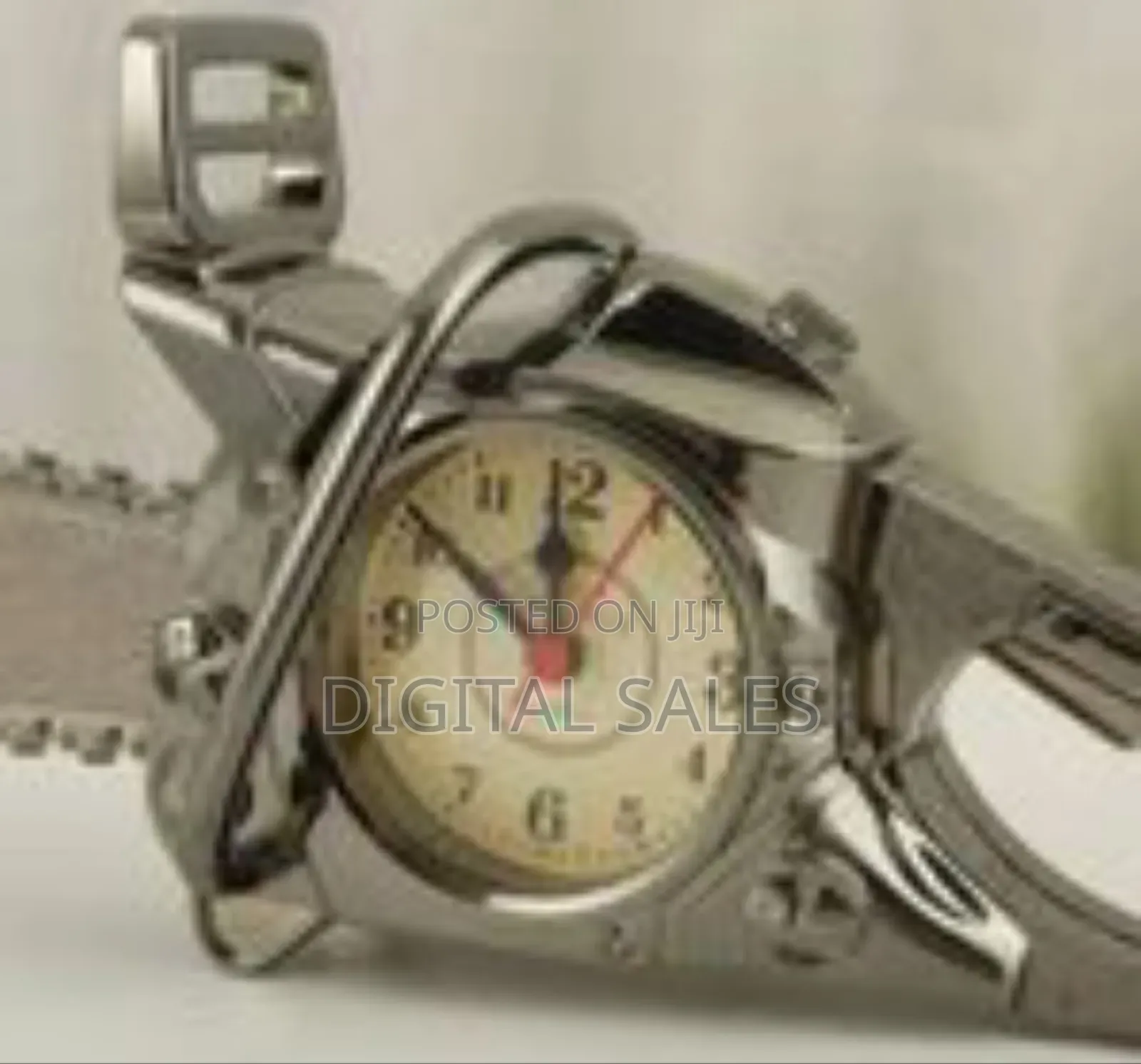 Vintage-Style Chainsaw Novelty Desk Clock