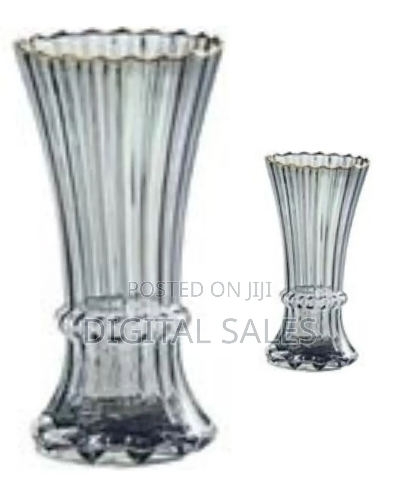 Elegant Fluted Glass Flower Vase With Accent Rim