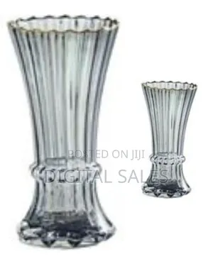 Elegant Fluted Glass Flower Vase With Accent Rim