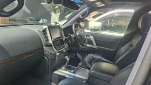 Toyota Land Cruiser 4.6 V8 ZX 2019 Black