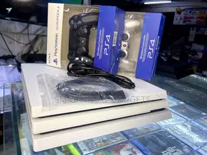 Playstation 4 Pro. Ps4 Pro, 1tb, 20 Games and 2 Controllers