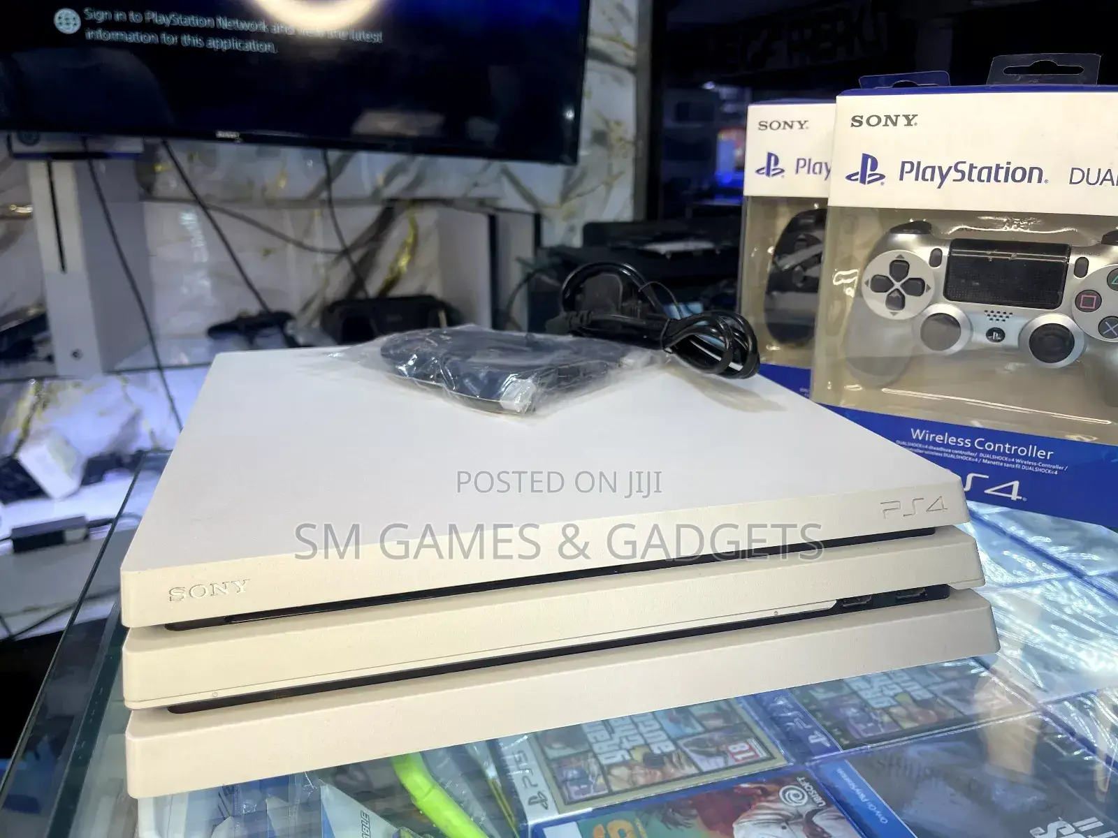 Playstation 4 Pro. Ps4 Pro, 1tb, 20 Games and 2 Controllers