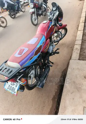 Bajaj Boxer 125 2023 Red