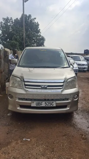 Toyota Noah 2.0 AWD (8 Seater) 2004 Silver