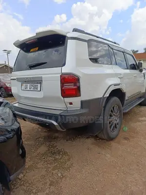 Toyota Land Cruiser Prado 2024 White