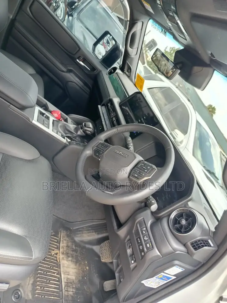 Toyota Land Cruiser Prado 2024 White