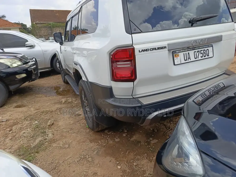 Toyota Land Cruiser Prado 2024 White