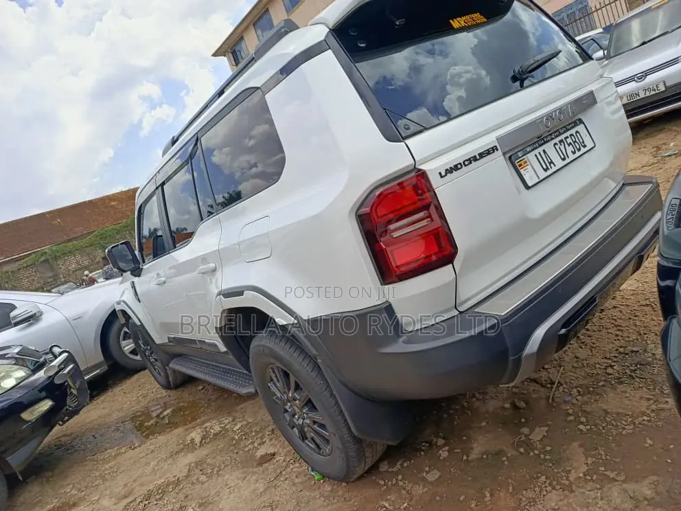 Toyota Land Cruiser Prado 2024 White