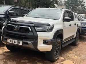 Toyota Hilux 2020 White