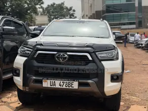 Toyota Hilux 2020 White