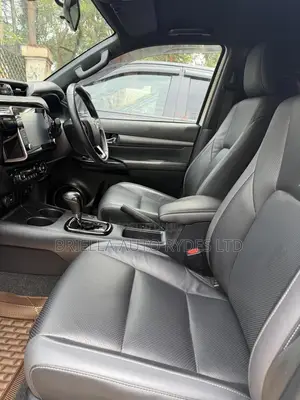 Toyota Hilux 2020 White
