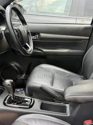 Toyota Hilux 2020 White