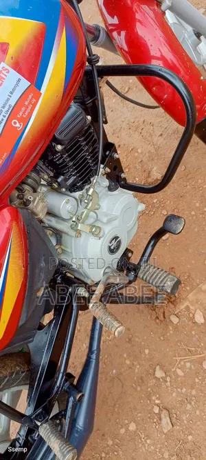 Bajaj Boxer 125 2024 Red