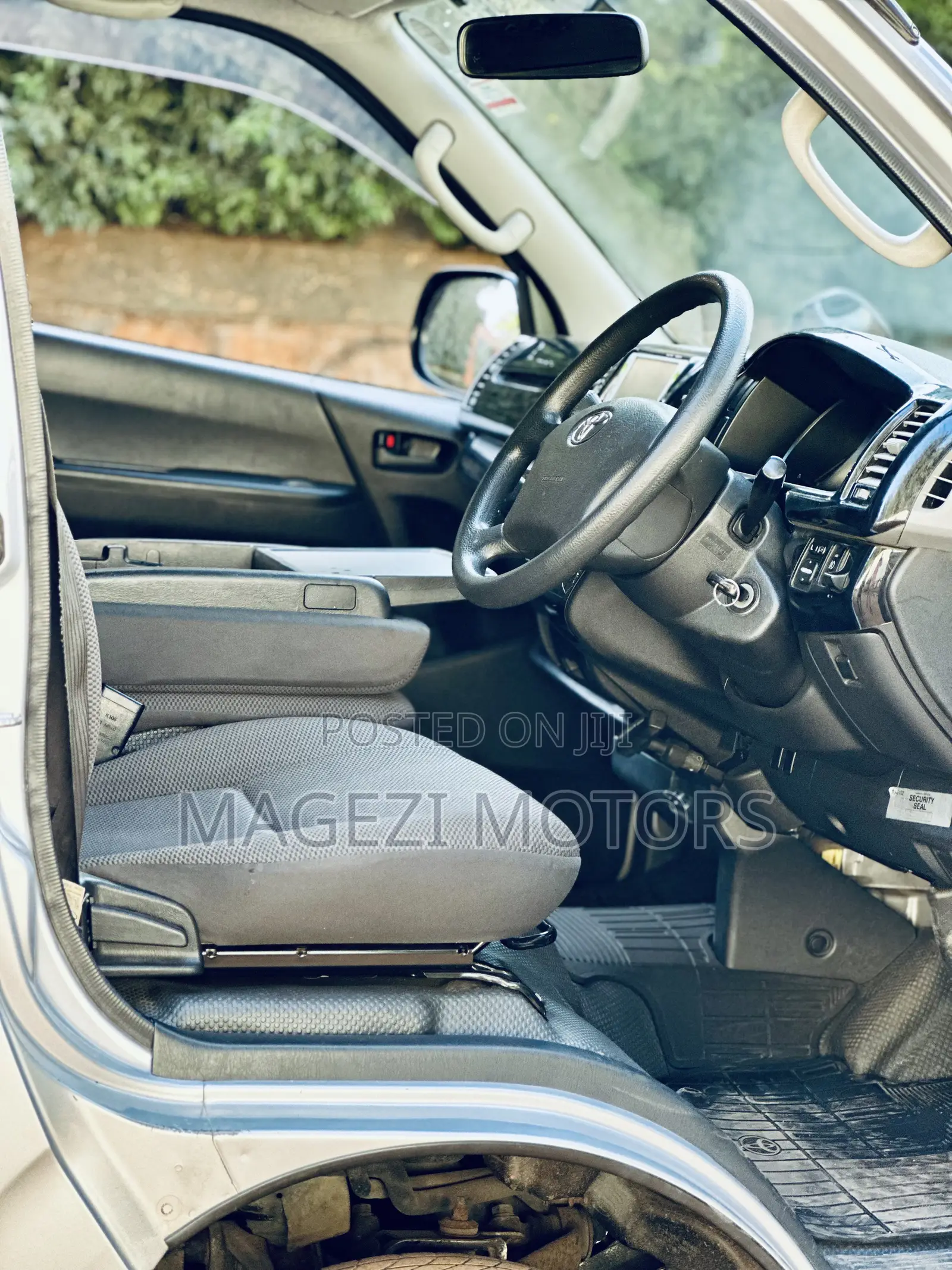 Toyota HiAce 2012 Silver