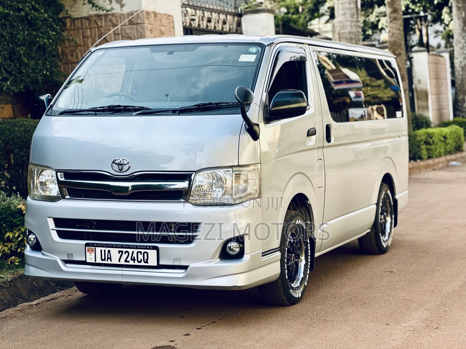 Toyota HiAce 2012 Silver