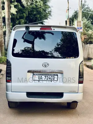Toyota HiAce 2012 Silver