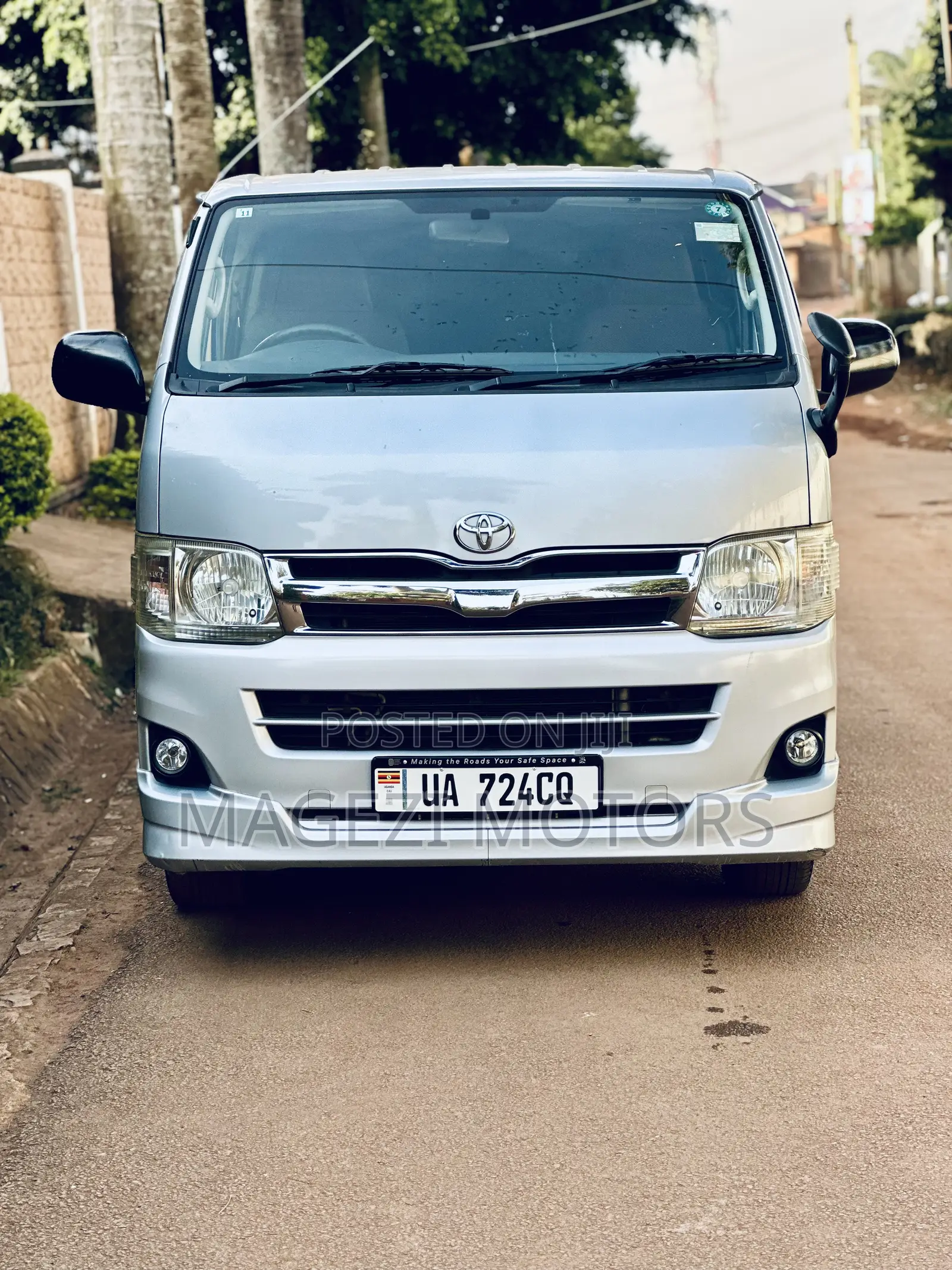 Toyota HiAce 2012 Silver
