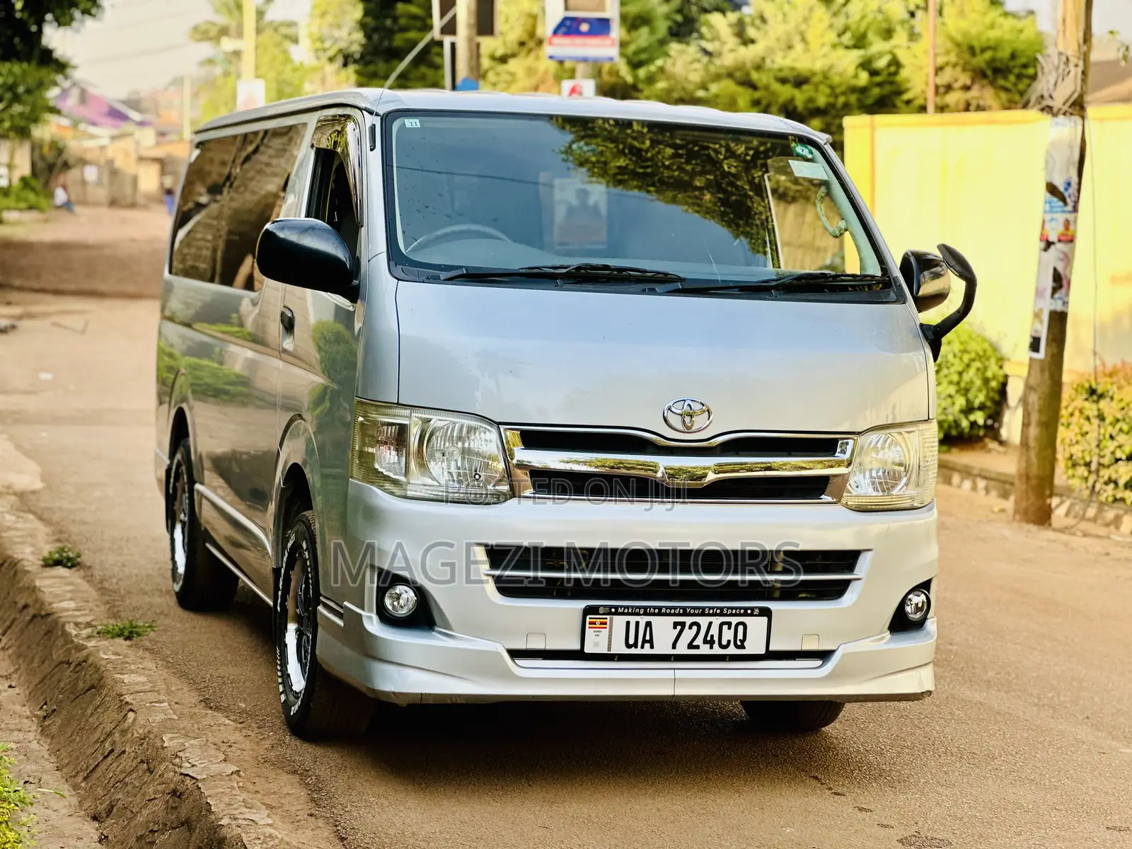 Toyota HiAce 2012 Silver
