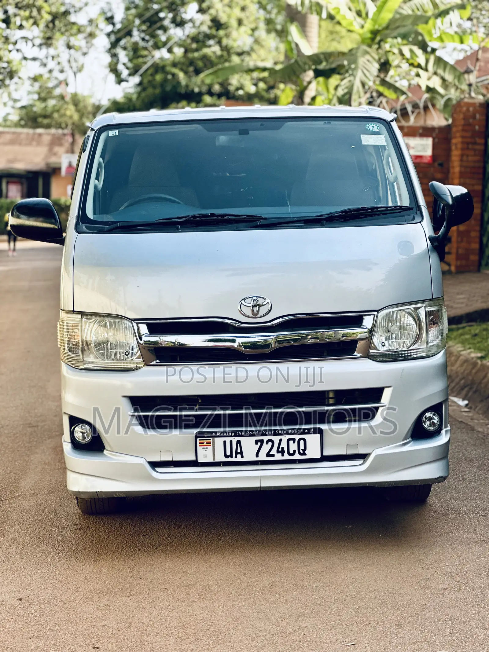 Toyota HiAce 2012 Silver