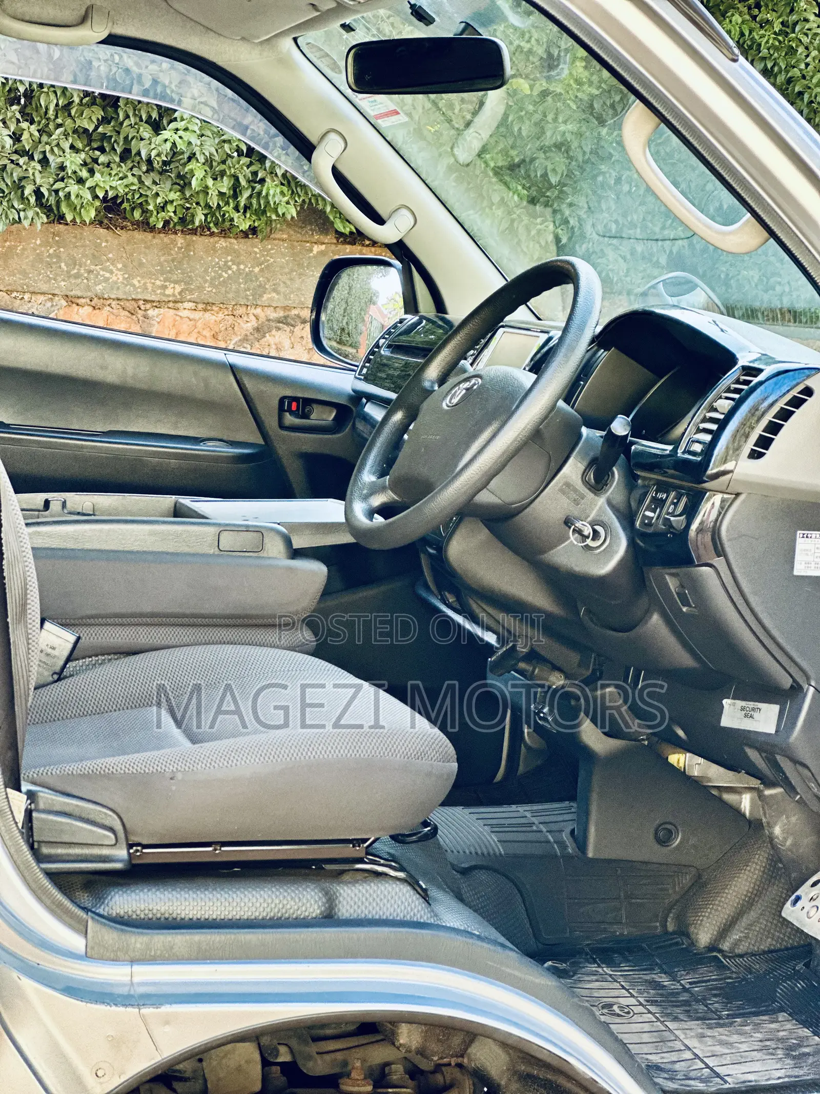 Toyota HiAce 2012 Silver