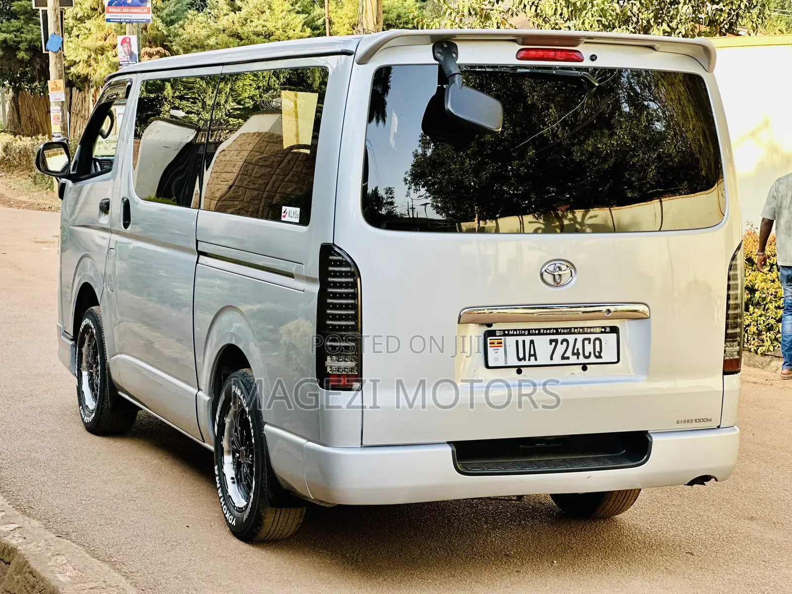 Toyota HiAce 2012 Silver