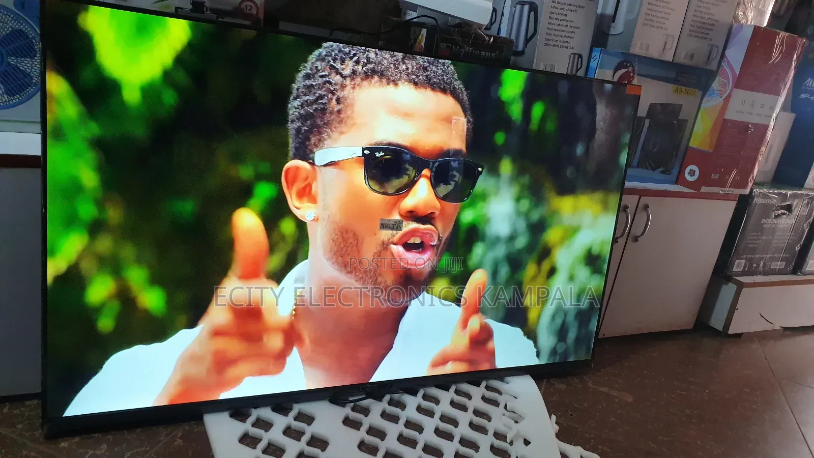 60" Lg Smart Flant Screen