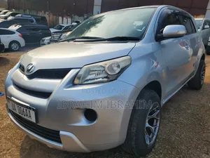 Toyota IST 2010 Silver