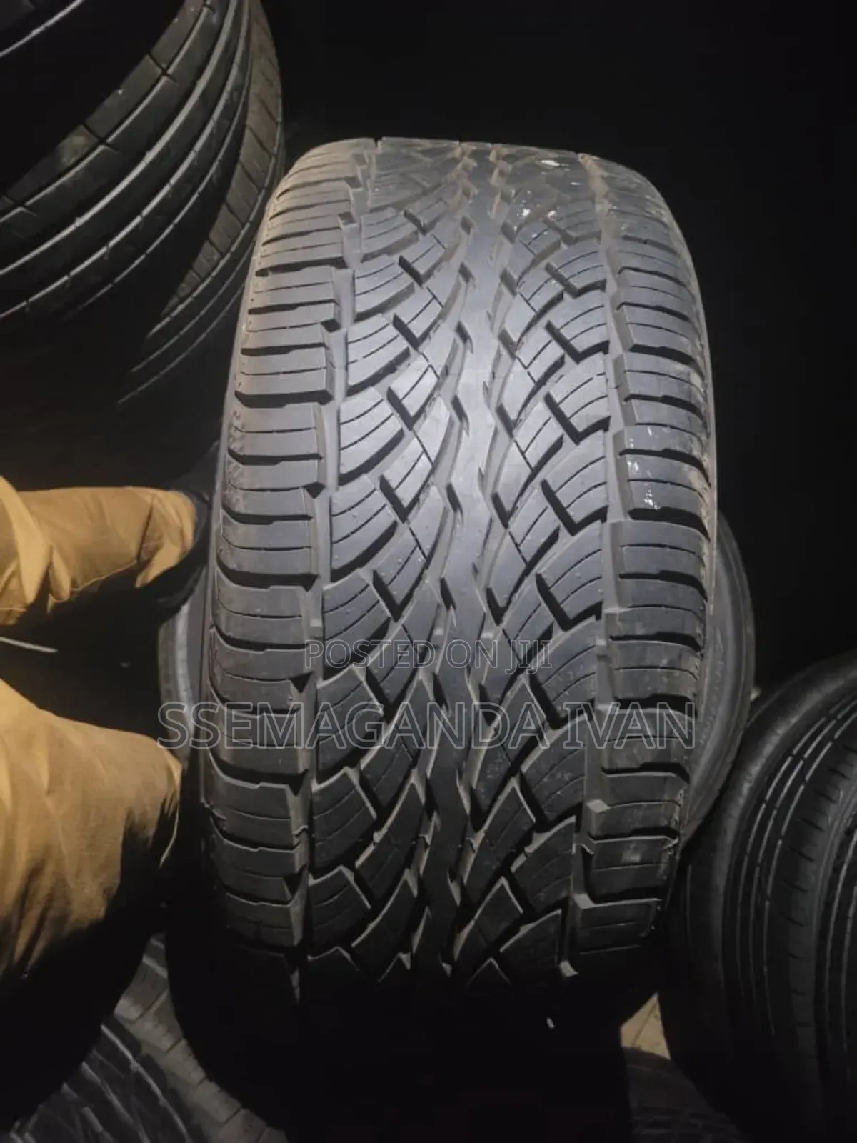 305/45r22 Falken