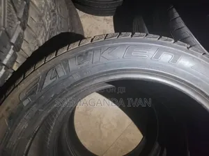 305/45r22 Falken