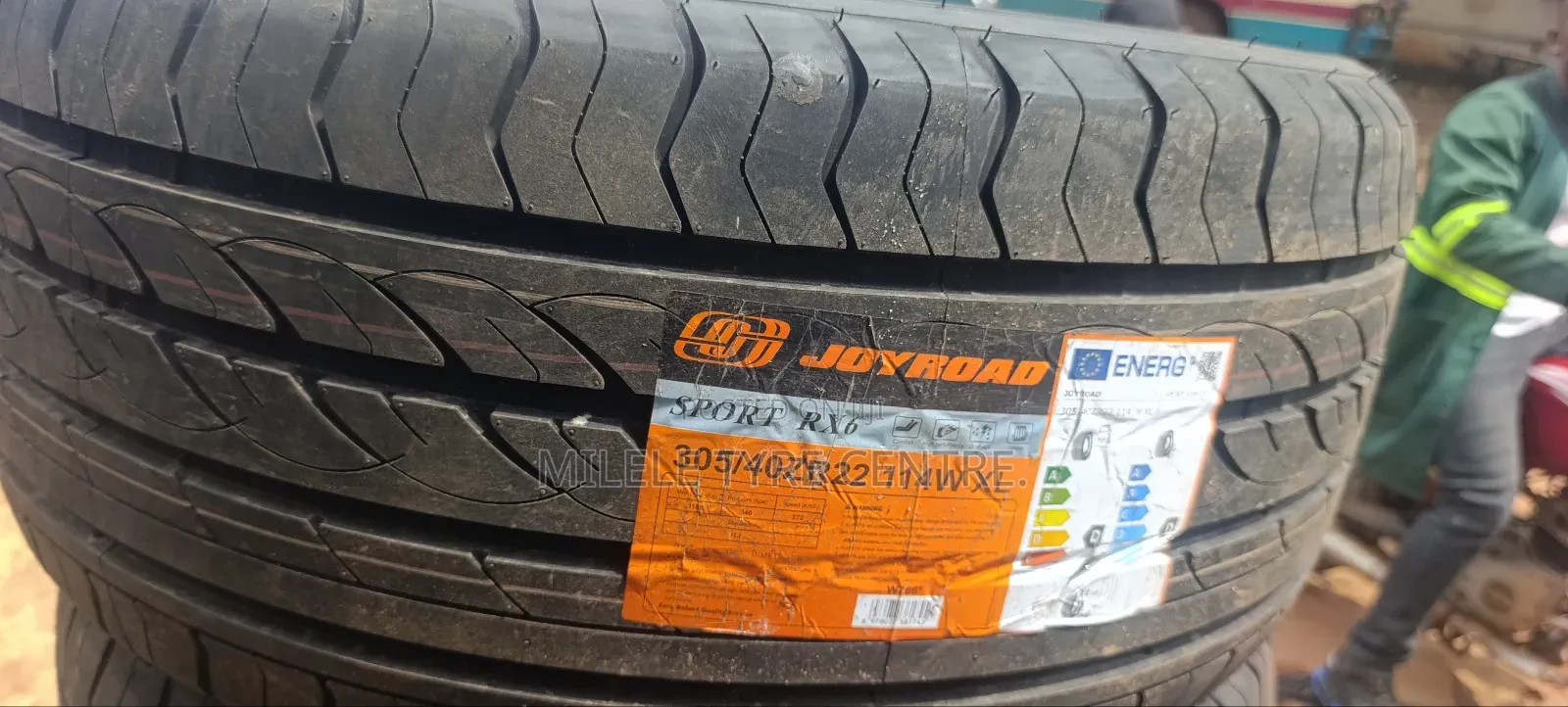 305/40r22 Joyroad