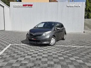 Toyota Vitz 1.3 FWD 5dr 2012 Gray