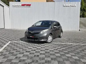Toyota Vitz 1.3 FWD 5dr 2012 Gray