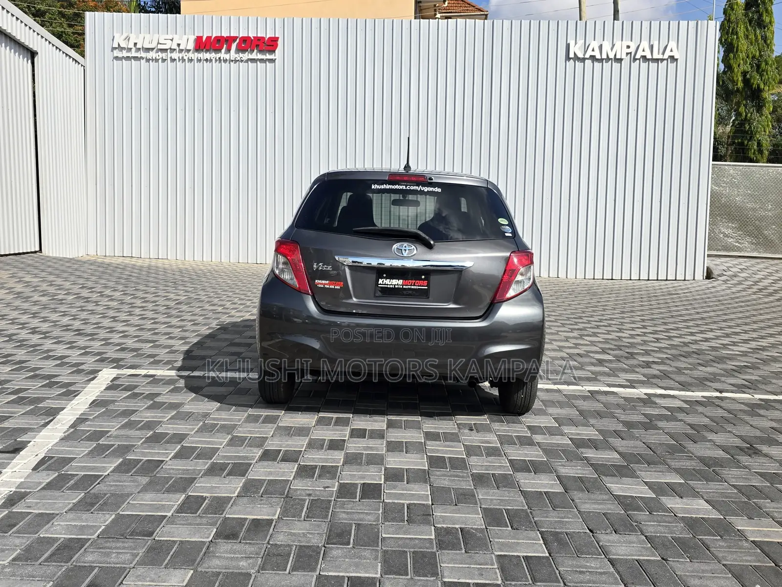 Toyota Vitz 1.3 FWD 5dr 2012 Gray