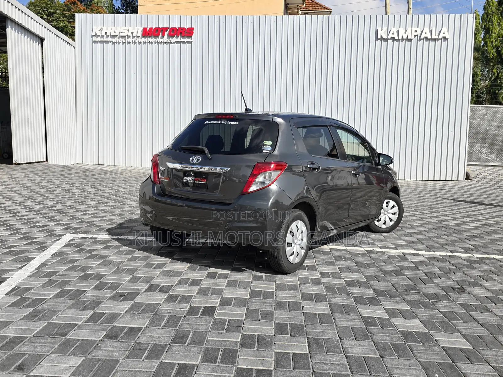 Toyota Vitz 1.3 FWD 5dr 2012 Gray