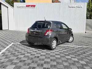 Toyota Vitz 1.3 FWD 5dr 2012 Gray