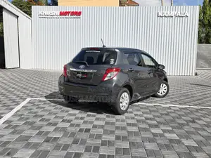 Toyota Vitz 1.3 FWD 5dr 2012 Gray