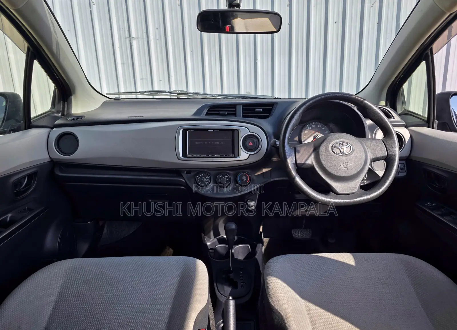 Toyota Vitz 1.3 FWD 5dr 2012 Gray