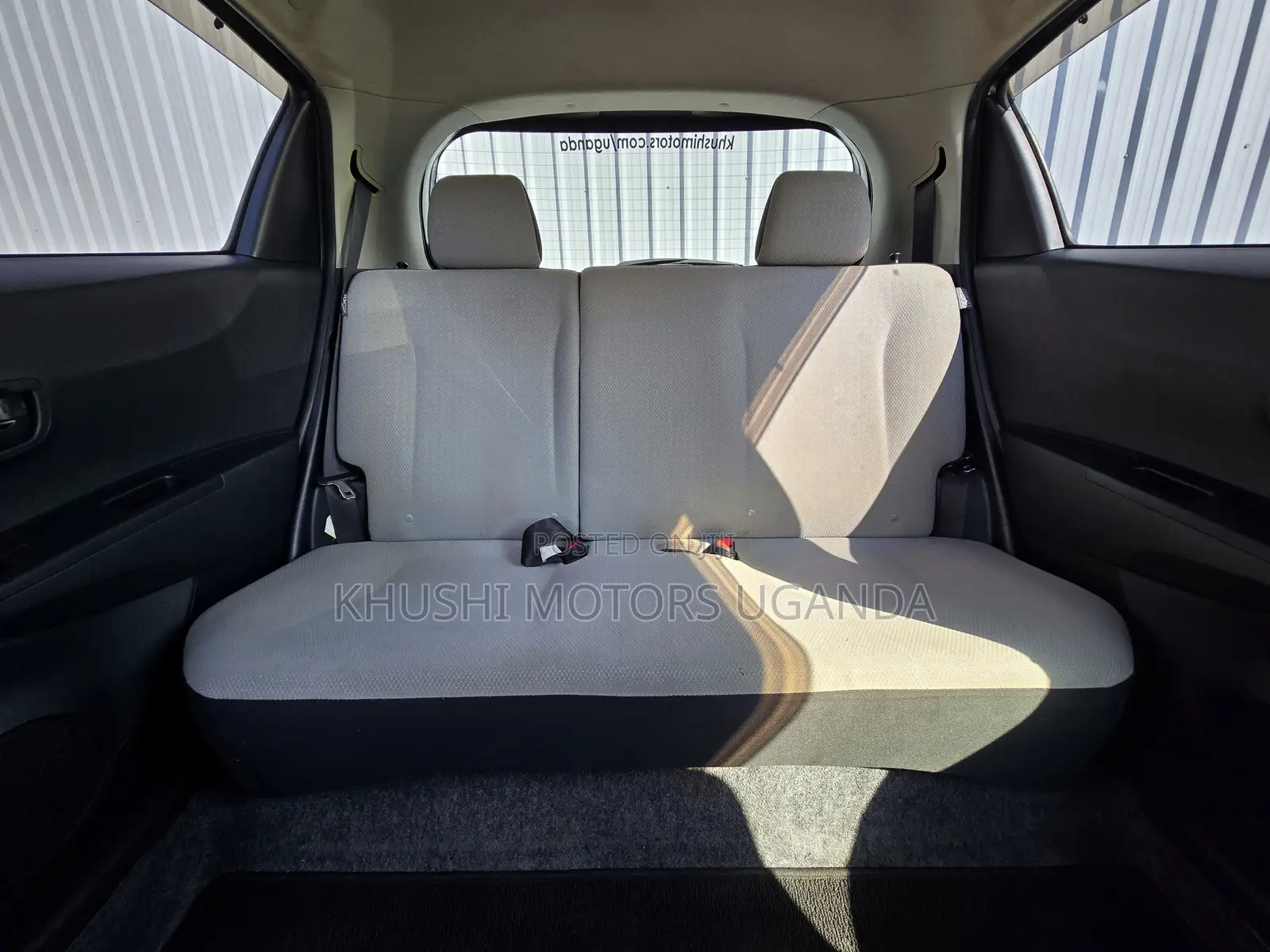 Toyota Vitz 1.3 FWD 5dr 2012 Gray