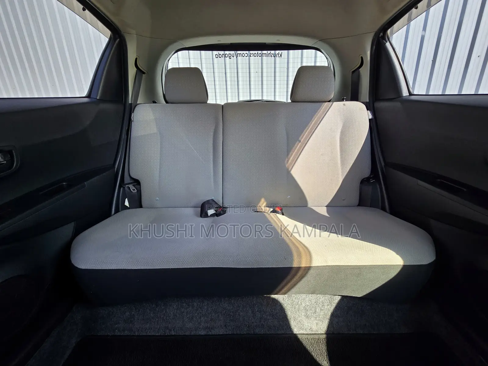 Toyota Vitz 1.3 FWD 5dr 2012 Gray